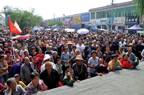 實施農資公益助農 惠及當?shù)剞r民群眾