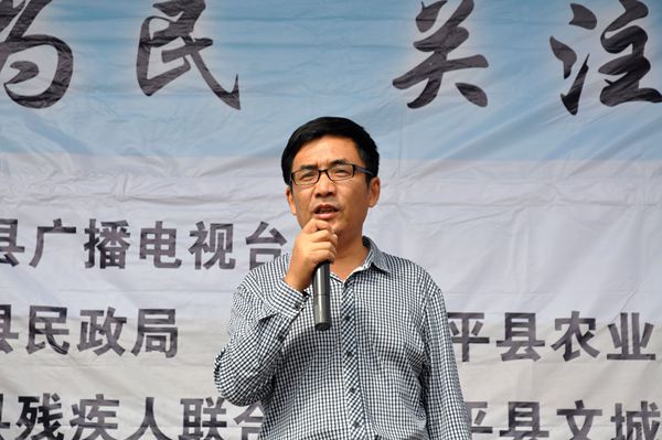 實施農資公益助農 惠及當?shù)剞r民群眾