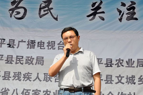 實施農資公益助農 惠及當?shù)剞r民群眾