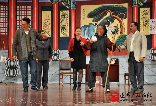 現(xiàn)代戲《打碗記》在我縣公演