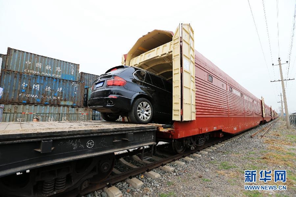 國(guó)慶新玩法 帶著汽車坐火車