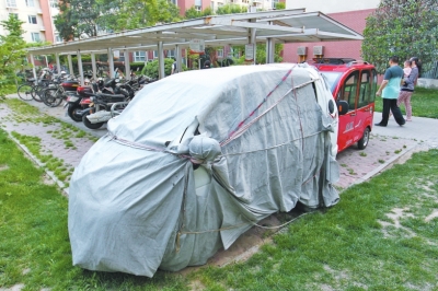 新奔馳成僵尸車,！鄭州高檔小區(qū)僵尸車很多~