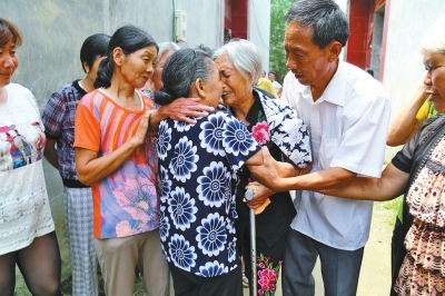 老太太8歲離家83歲終回娘家 上千好心人參與尋親